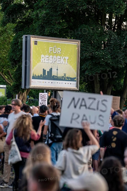 Demo against the AFD party conference in the Grugahalle in Essen, over 5000 participants came to Essen for a rave demo, Bass gegen Hass, which led to the Grugahalle, North Rhine-Westphalia, Germany, Europe