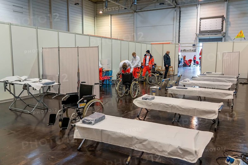 Construction of a vaccination centre for corona vaccinations, in a hall at Messe Essen, by the city, the fire brigade and various aid organisations, construction of 12 vaccination lines for a daily vaccination of up to 2, 400 people, operated by the North Rhine-Westphalia Association of Statutory Health Insurance Physicians, construction of a medical area for emergencies