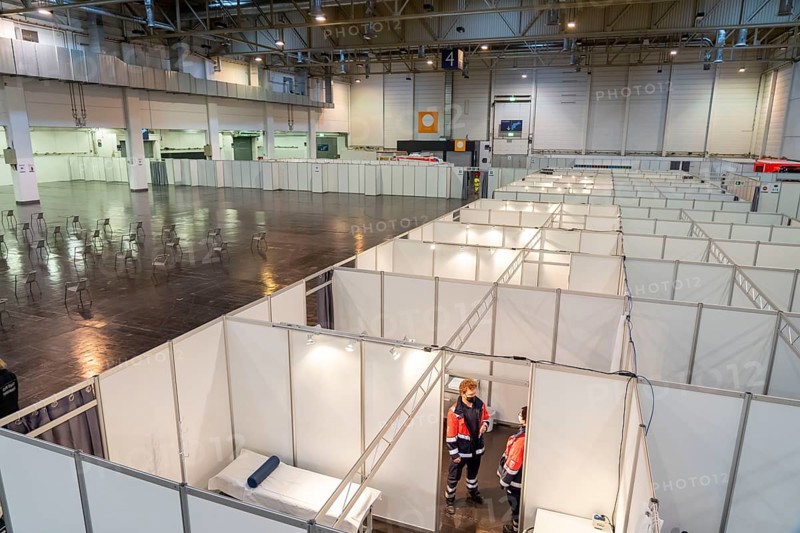 Test run in the vaccination centre for corona vaccinations, in a hall at Messe Essen, by the city, the fire brigade and various aid organisations, 12 vaccination lines for a daily vaccination of up to 2400 people, operated by the North Rhine-Westphalia Association of Statutory Health Insurance Physicians