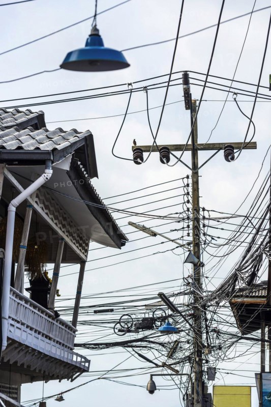 Cable, wiring, electricity, power supply, order, chaos, chaotic, electricity, electric, confused, confusion, danger, dangerous, infrastructure, connection, chaotic, structure, technology, progress, supply, high voltage, dilapidated, house, crooked, crooked, light, lamp, power cable, Thailand, Asia