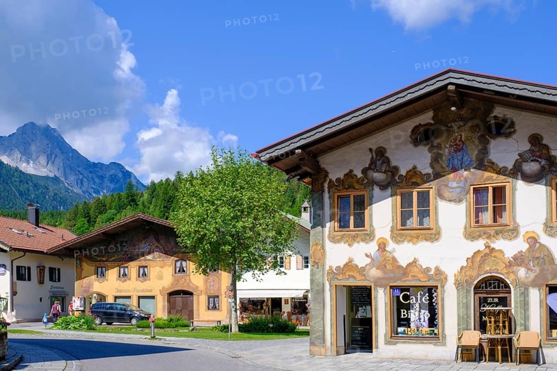 Lüftlmalerei, Gries, Mittenwald, Werdenfelser Land, Upper Bavaria, Bavaria, Germany, Europe