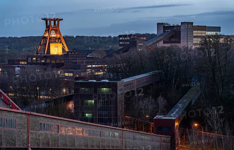 Zollverein Coal Mine Industrial Complex, World Heritage Site, double headframe of shaft XII, coal washing plant, with the Ruhr Museum, Essen, North Rhine-Westphalia, Germany, Europe