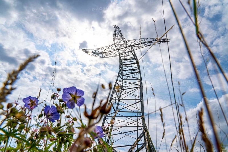 Emscherkunst, artwork Zauberlehrling by the Berlin artist group Inges Idee, an apparently dancing electricity pylon, 35 metres high, in a meadow near Haus Ripshorst in Oberhausen, North Rhine-Westphalia, Germany, Europe