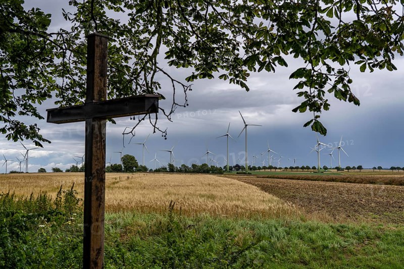 Wind farm south of Anröchte in the district of Soest, near the village of Effeln, federal road B55, dark storm clouds, North Rhine-Westphalia, Germany, Europe