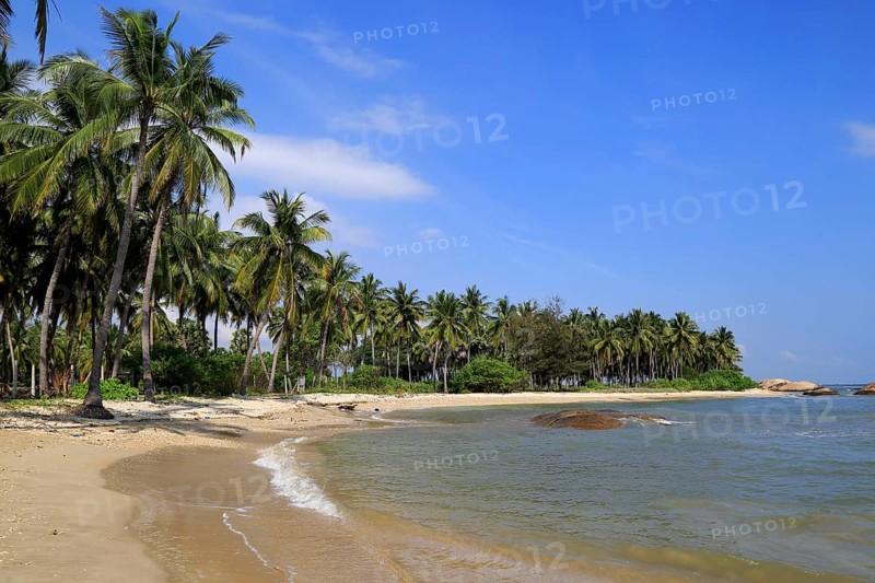 Ocean and sandy tropical beach at Pasikudah Bay, Eastern Province, Sri Lanka, Asia