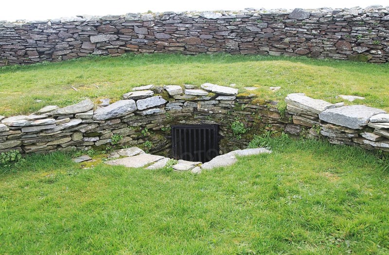 Knockdrum Iron Age stone fort, souterrain entrance, near Castletownshend, County Cork, Ireland, Irish Republic, Europe