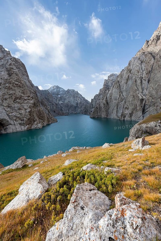 Mountain lake Kol Suu rocky steep mountains, Kol Suu Lake, Sary Beles Mountains, Naryn Province, Kyrgyzstan, Asia