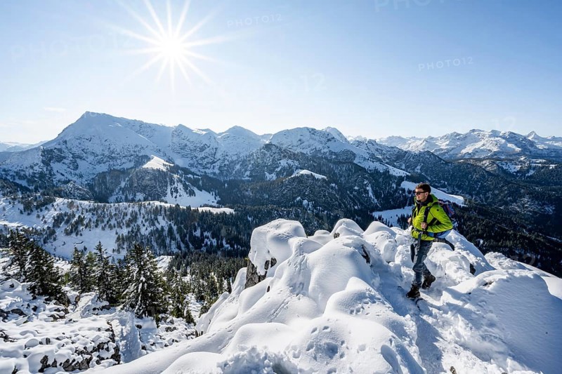 Mountaineers on the snowy summit of the Jenner in autumn, view of mountain panorama with Hagengebirge, Sonnenstern National Park Berchtesgaden, Berchtesgaden Alps, Schönau am Königssee, Berchtesgadener Land, Bavaria, Germany, Europe