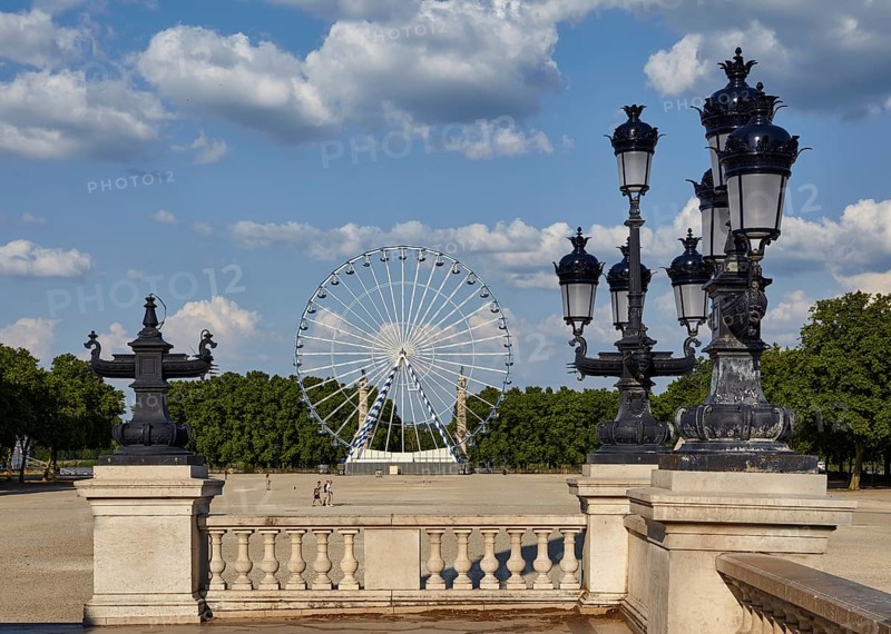 Ferris wheel as seen from the platform of the Monument aux Girondins with lanterns in Bordeaux, Département Gironde, Nouvelle-Aquitaine, France, Europe