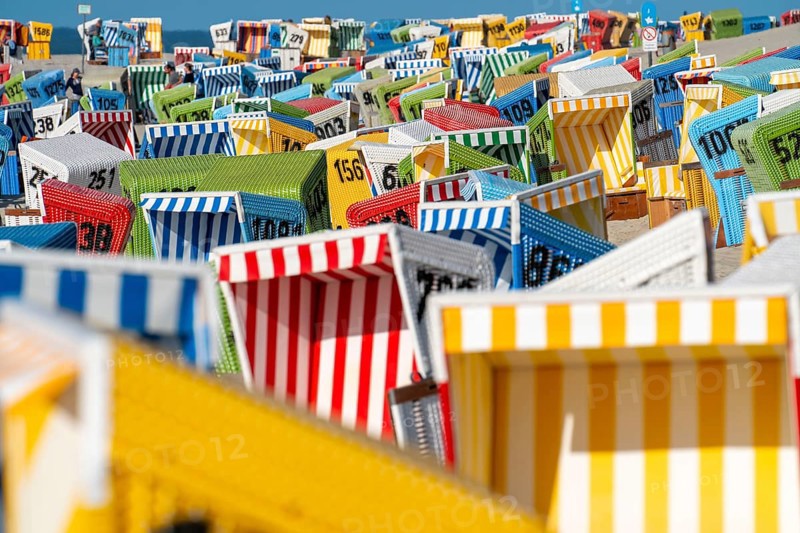 North Sea island of Langeoog, early summer, shortly after the first easing of the lockdown in the Corona crisis, still quite few tourists on the beach, beach chairs, Lower Saxony, Germany, Europe