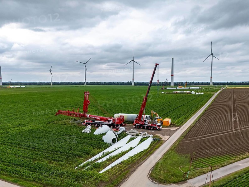 Repowering, dismantled Enercon E-58 wind turbine in a wind farm near Issum, 9 older wind turbines that have been in operation for over two decades are being replaced by a total of four Enercon E-160 turbines, under construction, with a total output of 22 megawatts, Lower Rhine, North Rhine-Westphalia, Germany, Europe