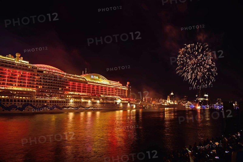 Europe, Germany, Hamburg, Elbe, harbour birthday, Elbe Philharmonic Hall, Hamburg's new concert hall, passenger ship AIDAprima, fireworks, Hamburg, Federal Republic of Germany, Europe