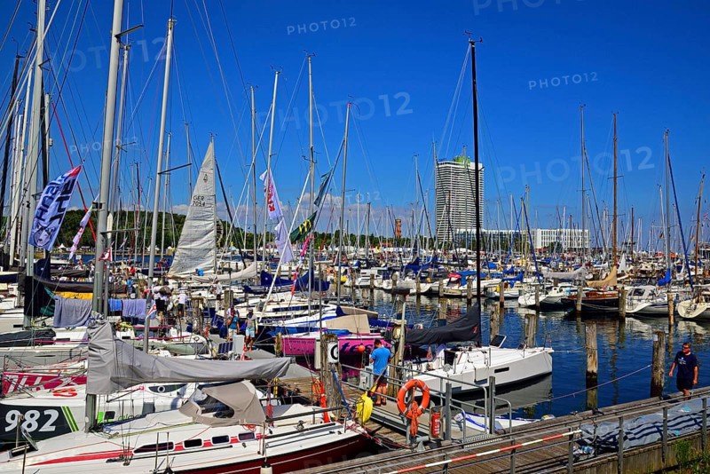 Europe, Germany, Schleswig Holstein, Baltic Sea, Lübeck-Travemünde, Passathafen, Yachthafen, View of the Maritim Hotel, Hamburg, Hamburg, Federal Republic of Germany, Europe