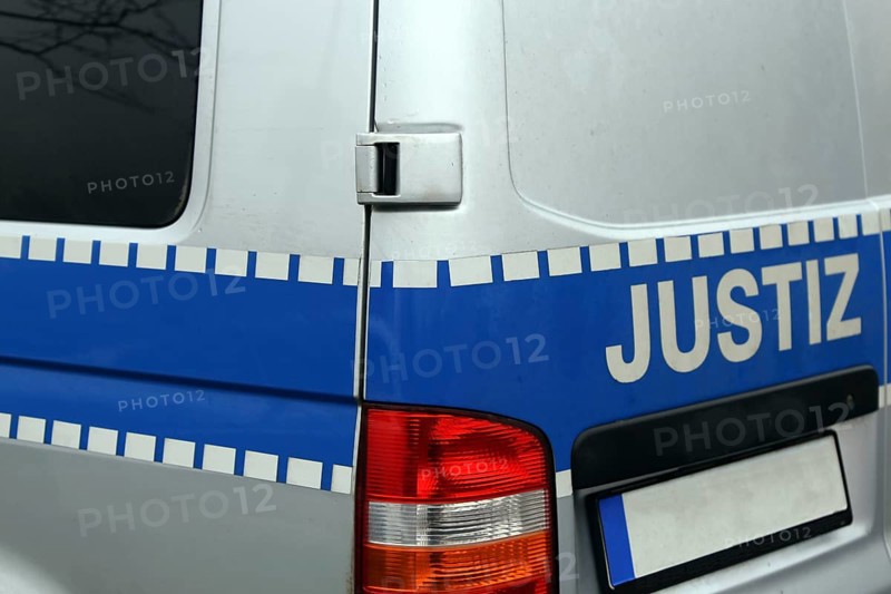 Justice lettering on the emergency vehicle of the German judicial authority