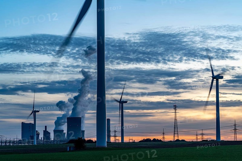 Lignite-fired power plant, RWE Power AG Niederaußem power plant, wind power plants, 2 units were shut down in 2020/21 and restarted in June 22 to replace gas-fired power plants in the 2022 energy crisis, Bergheim, North Rhine-Westphalia, Germany, Europe