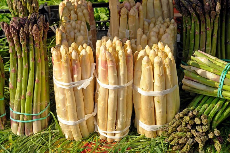 Vegetables, white and green asparagus, market stall, Venice, Italy, Europe