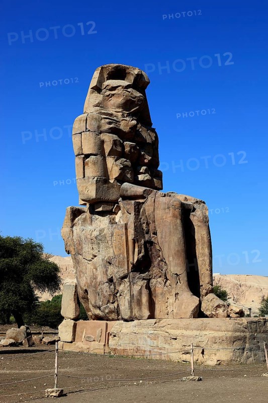 The Colossi of Memnon near Luxor, Arabic el-Colossat or es-Salamat, standing ancient Egyptian colossal statues, 14th century BC, Nile Valley, Thebes-West, Egypt, Upper Egypt, Africa