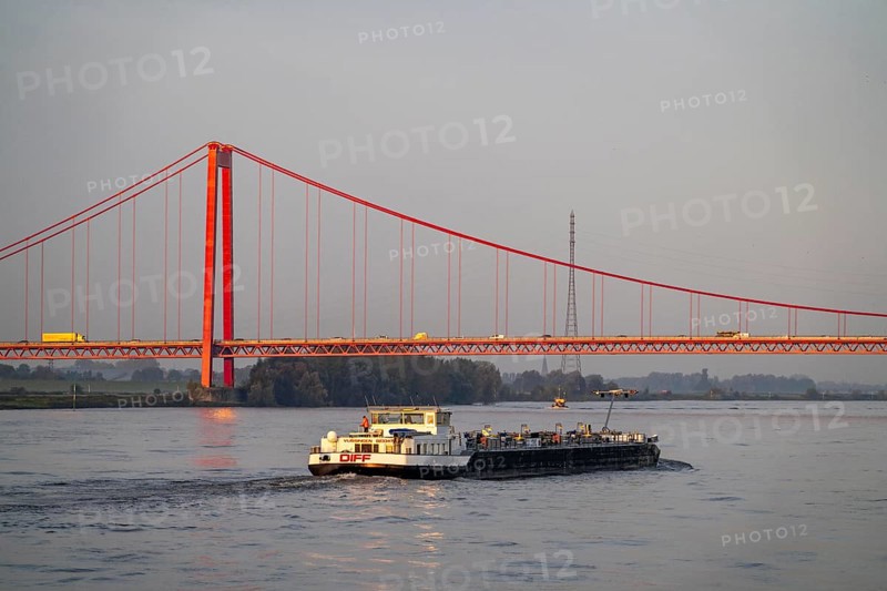 The Rhine bridge Emmerich, federal road B220, longest suspension bridge in Germany, is currently being renovated, bridge damage, cargo ship on the Rhine, Lower Rhine, North Rhine-Westphalia, Germany, Europe