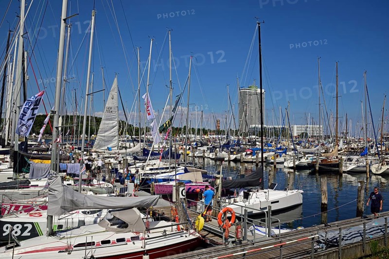 Europe, Germany, Schleswig Holstein, Baltic Sea, Lübeck-Travemünde, Passathafen, Yachthafen, View of the Maritim Hotel, Hamburg, Hamburg, Federal Republic of Germany, Europe