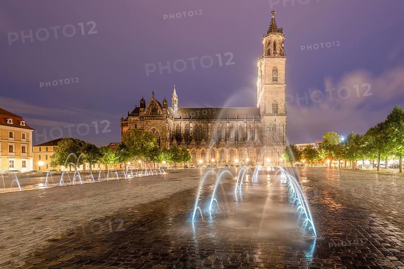 Magdeburg Cathedral, fountain, water jets on the cathedral square, Magdeburg, Saxony-Anhalt, Germany, Europe