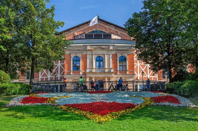 Flower border with the Richard Wagner Festival Theatre of the Bayreuth Festival on the Green Hill, Bayreuth, Upper Franconia, Franconia, Bavaria, Germany, Europe