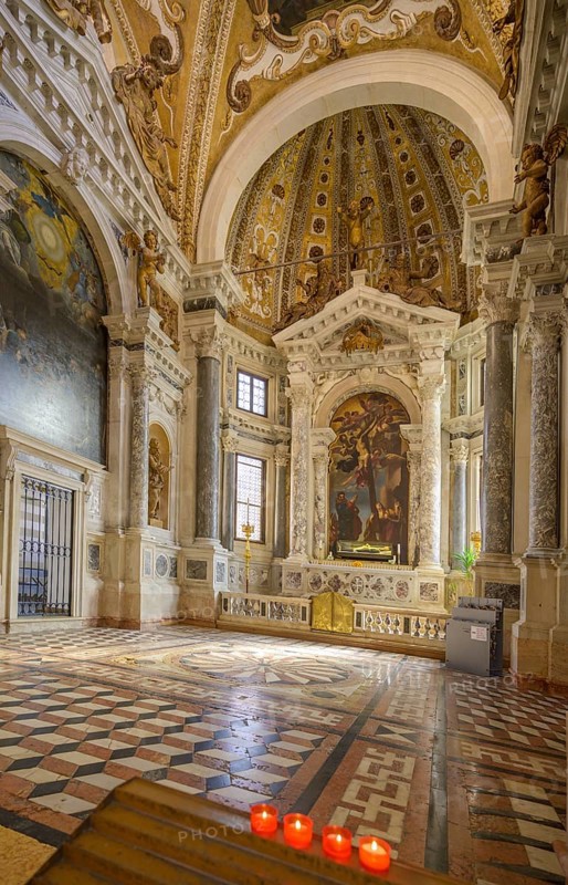 Side altar in the Basilica dei Santi Giovanni e Paolo, Venice, Metropolitan City of Venice, Italy, Europe