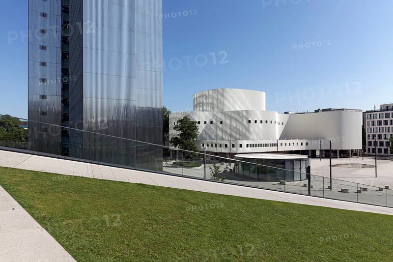 Ingenhoven-Tal, green roof as sunbathing area at Kö-Bogen II, Dreischeibenhaus, Düsseldorfer Schauspielhaus, Düsseldorf, North Rhine--Westphalia, Germany, Europe