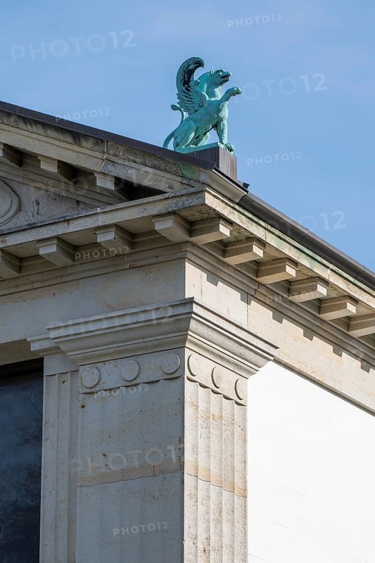 Bronze sculpture Griffin, detail of the Hirschsprung Collection building or Den Hirschsprungske Samling, Museum of Fine Arts, with Danish art from the 19th and 20th centuries, architect Hermann Baagøe Storck, Stockholmsgade, Østre Anlæg park, Copenhagen, Denmark, Europe