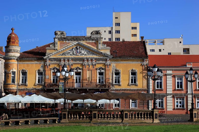 The house with the lions at Piata Unirii, Unification Square, Timisoara, Timisoara, Banat, Romania, Europe