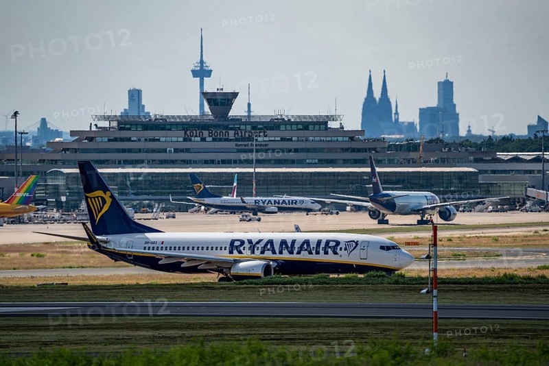 Cologne-Bonn Airport, CGN, Ryanair Boeing 737 on the taxiway, tower at the terminal of German Air Traffic Control, Cologne Cathedral, Cologne, North Rhine-Westphalia, Germany, Europe