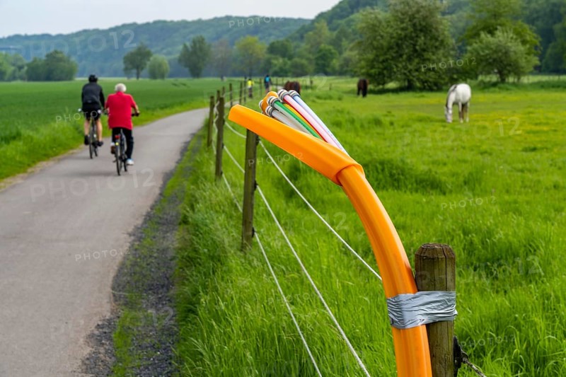 Fibre optic cable, freshly laid along a dirt track, at a paddock, awaiting further expansion, extension, provision of high-speed Internet in rural areas, Mülheim an der Ruhr, North Rhine-Westphalia, Germany, Europe