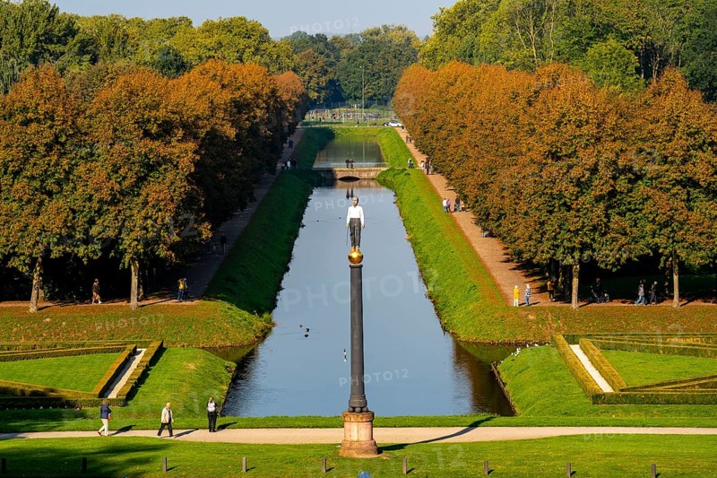Historic baroque gardens in Kleve, from the 17th century, amphitheatre on the Springenberg, sculpture of the New Iron Man, spa town of Kleve, North Rhine-Westphalia, Germany, Europe