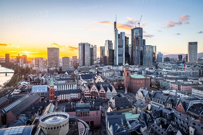 View of the banking district in the evening, skyscrapers of the credit institutions, Mainhatten, in front of it the historic old town with Römer and Paulskirche, Frankfurt am Main, Hesse, Germany, Europe