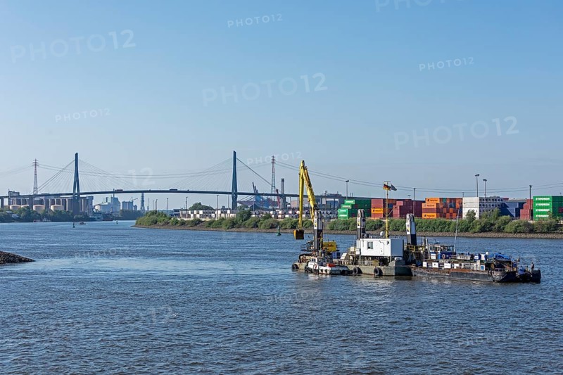 Cargo ship, Köhlbrand bridge, Köhlbrand, Norderelbe, Hamburg, Germany, Europe