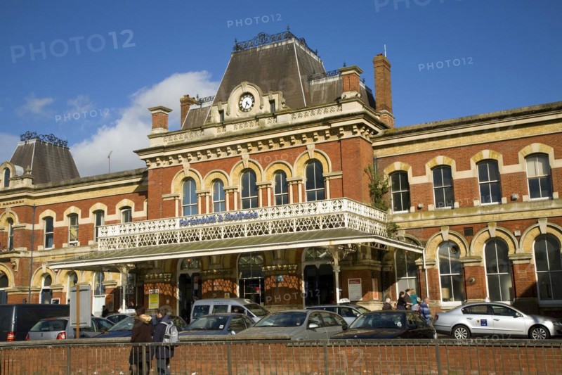 Railway station, Portsmouth and Southsea, Hampshire, England, United Kingdom, Europe