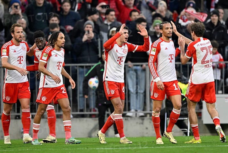 Harry Kane FC Bayern Munich FCB (09) Alphonso Davies Bayern FC Munich FCB (19) Sasha Boey FC Bayern Munich (23) Aleksandar Pavlovic FC Bayern Munich FCB (45) Leroy Sané FC Bayern Munich FCB (10) Thomas Müller FC Bayern Munich FCB (25) Allianz Arena, Munich, Bavaria, Germany, Europe