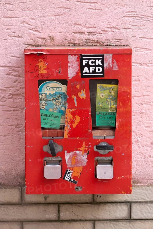 Chewing gum vending machine from the 1950s, Bavaria, Germany, Europe