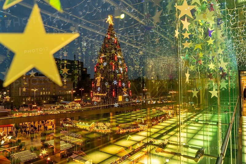 Christmas market in Dortmund, Hansaplatz, view from a pedestrian gallery between 2 department stores, onto the market with the biggest Christmas tree in the world, North Rhine-Westphalia, Germany, Europe