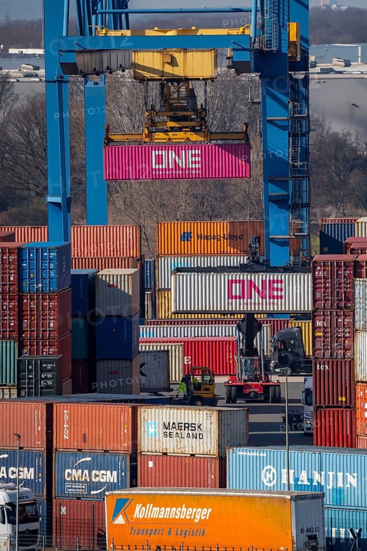 Container Handling Centre, Gateway West Terminal, Logport 2, in Duisburg on the Rhine, North Rhine-Westphalia, Germany, Europe