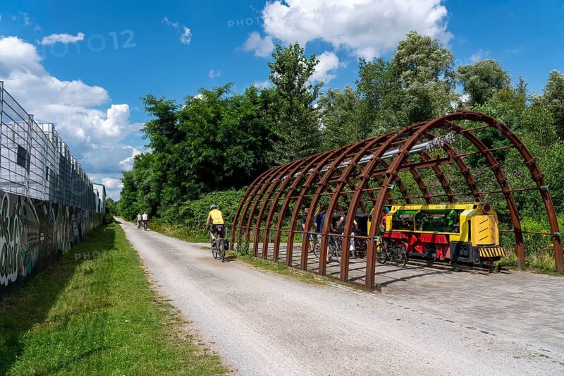The König-Ludwig-Trasse in Recklinghausen, cycle and footpath on a former railway line between Castrop-Rauxel and Recklinghausen, which connected the König Ludwig I/II and IV/V collieries with the coal loading port on the Rhine-Herne Canal in Pöppinghausen