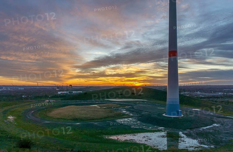 Wind turbine, by Enercon, on the Mottbruchhalde, in Gladbeck-Brauck, operated by the energy company STEAG, North Rhine-Westphalia, Germany, Europe