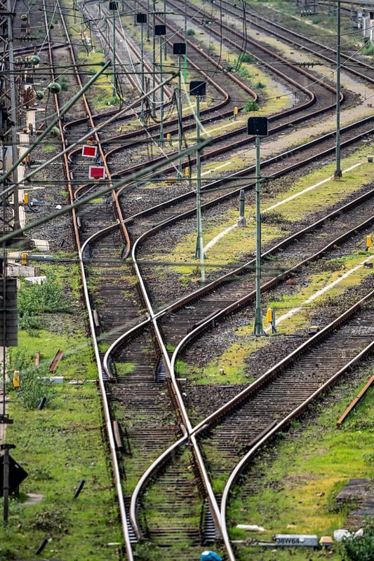 Track systems, shunting tracks, sidings, branches, the Mülheim-Styrum marshalling yard, on the railway line between Mülheim an der Ruhr and Duisburg, railway line, for local and long-distance traffic, freight traffic, North Rhine-Westphalia, Germany, Europe