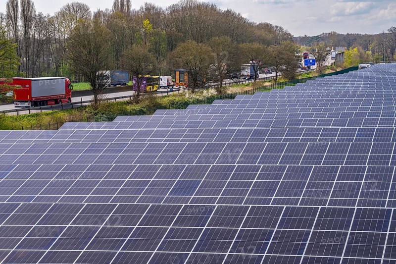 Solar park near Neukirchen-Vluyn, along the A40 motorway, over 10, 000 solar modules spread over 4.2 hectares, generating 6 million kilowatt hours per year, North Rhine-Westphalia, Germany, Europe