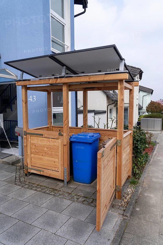 Detached house with various solar modules, in addition to solar panels on the roof of the house, plug-in solar modules are mounted on a dustbin box as a roof, Essen, North Rhine-Westphalia, Germany, Europe