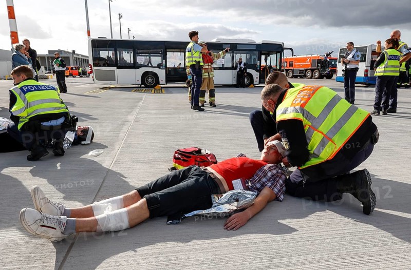 EASA emergency exercise at BER Airport, emergency services rehearsed an emergency in the aviation security area. The airport company rehearsed for an emergency together with the federal police and fire brigade as part of an emergency exercise, 11 October 2022
