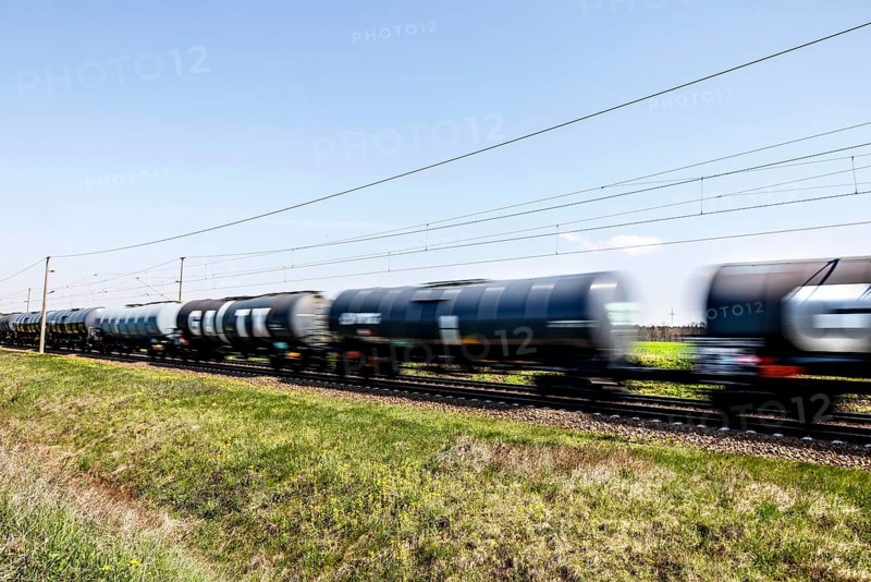 Goods train with tank wagons, Ludwigsfelde, 21 04 2023