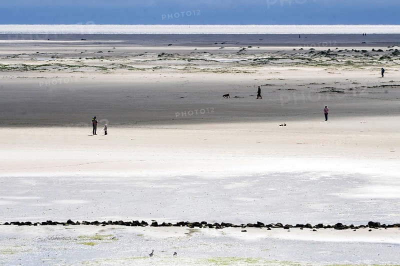 Holidaymakers on the beach of Wittdün, Amrum Island, 25.05.2021