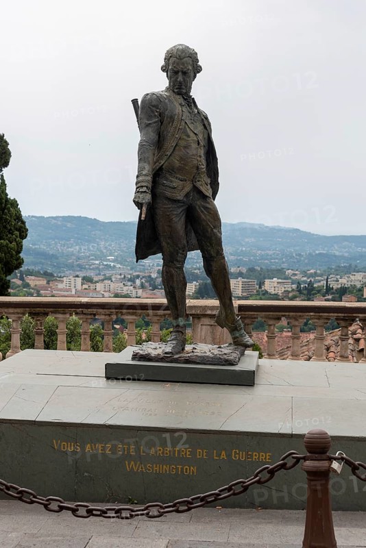 Bronze statue of François Joseph Paul de Grasse, French admiral who contributed to the victory of the American independence movement, Grasse, Département Alpes-Maritimes, France, Europe