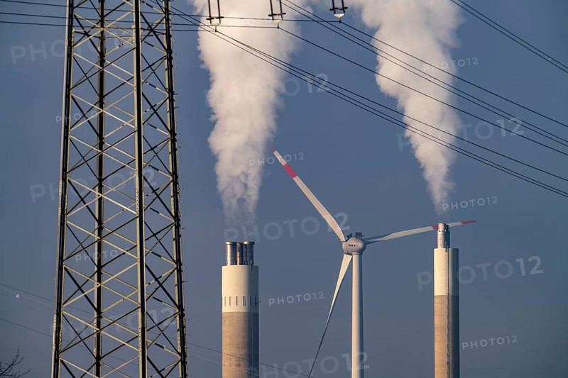High-voltage power line, high-voltage pylon, chimney of the RZR Herten waste-to-energy plant, waste incineration, wind power plant on the Hoppenbruch slag heap, North Rhine-Westphalia, Germany, Europe