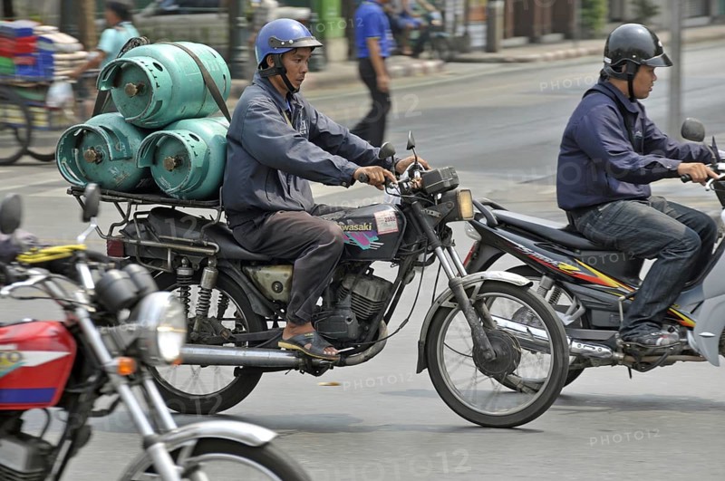 Motorbike with gas cylinders, dangerous transport, traffic chaos, Ratchamnoen Klang Road, road traffic in Bangkok, Thailand, Asia